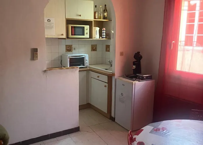 Maison De Ville Proche Mer, En Camargue Sur Le Chemin De Saint Jacques De Compostelle, Clim Reversible