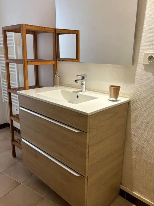 Maison De Proche Mer, En Camargue Sur Le Chemin De Saint Jacques De Compostelle, Clim Reversible Apartment *